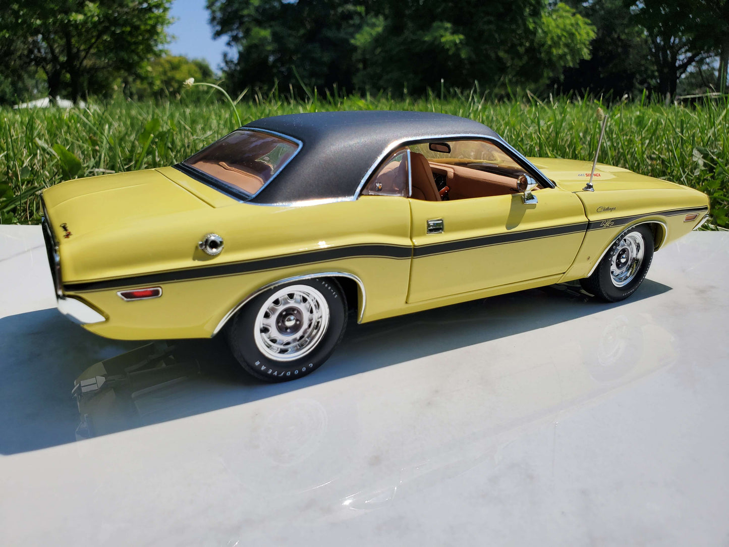 Phoenix Collectibles #1: 1970 Dodge Challenger DY2 Sunfire Yellow w/ Black Vinyl Top Coupe